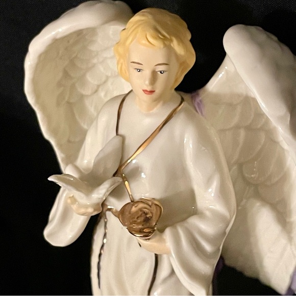“Remembrance Angel” Porcelain & 14K Gold Music Box Plays Amazing Grace - Picture 2 of 8
